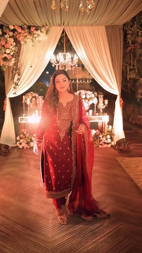 This dupatta hack = a total outfit saver 😍✨ Perfect for weddings when wide dupattas just refuse to behave! Now they stay in place and I get to flaunt those gorgeous embroidered borders too ✨ Comment DUPATTA ✨if you want more styling hacks! #dupattahacks #indianoutfitideas #festivestyling #ethnicwear #styletipsandtricks #quietluxurystyle #FashionHacks #DesiStyle #ootdindia #DupattaDraping #weddingseason2025 | Megha Seehra