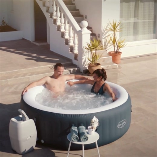 ✨ Die schönste Zeit für Deinen LAY-Z-SPA® ✨  Kühle Abende: Warmes...