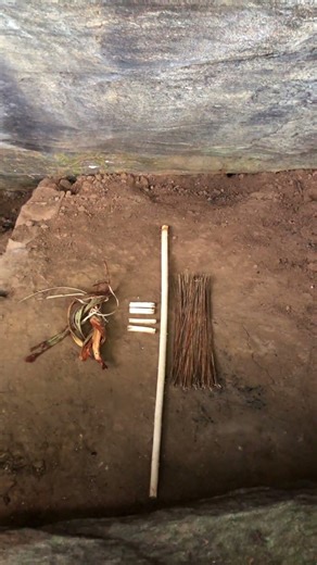 How to made primitive broom 🧹 in forest #forest #nature #survivalskillspodcast