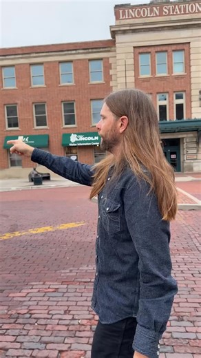 Tour tour-guide @jamesbvalentine in his hometown of Lincoln, Nebraska! | Maroon 5