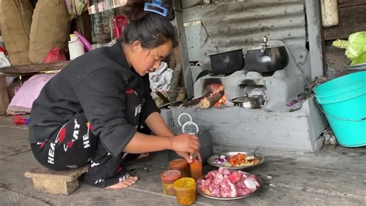 Sungur ko masu rayo ko saag katala ramayo so I explore to all my global family how to live in Himalaya village so please love and support oye village life thank you | Oye village life