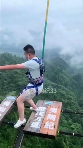 😂Bungee jumping on a 300m cliff😁丨Beautiful scenery#beauty#bungee jumping#cliff#sports😂Bungee jump