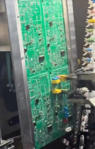 This Machine Places Thousands of Components Per Minute ⚡🧠