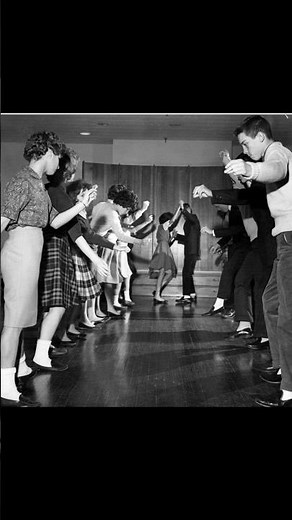 The Stroll became a popular dance at dance parties in the 1950s. #history #dance #stroll #popular