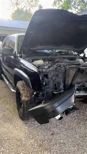 Idk why I’m like this #fyp #chevy #scrap #chevytrucks #avalanche | Chevy Truck