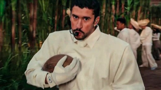 ¡De invitar a Bad Bunny a su boda a casarse en la Super Bowl! la intrahistoria del 'sí quiero' del Halftime Show | DAZN News ES