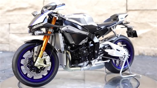 如何使用建筑卡车为BRUDER汽车玩具拆箱