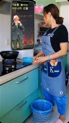 지친 일상을 위로하는 하모니카 연주, 그리고 따뜻한 주방 💛