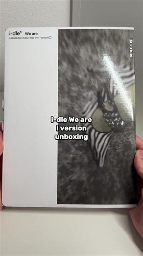 Unboxing (G)I-DLE's 'We Are I' Album