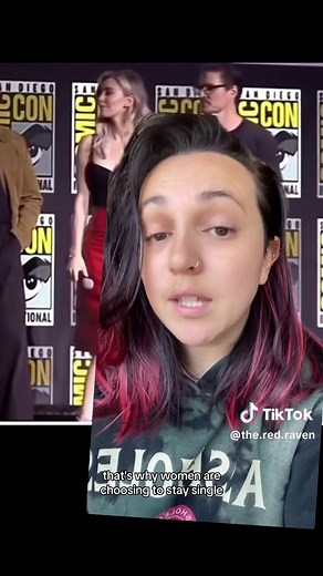 You can hold my hand ZADDY🖤 #pedropascal #comiccon Pedro pascal anxiety Pedro pascal comic con #greenscreen