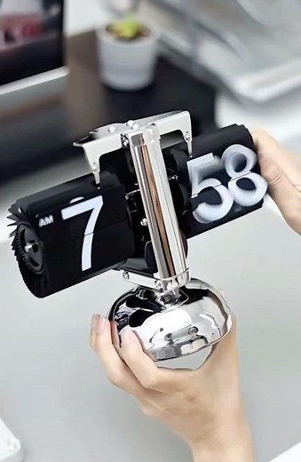 Auto Flip Clock | Retro Flip Click| Mechanical Clock Battery Powered by ‪@airbringr‬ #youtubeshorts