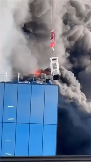 Reading's crane driver hero has had his bucket-list wishes granted. Glen met fellow winner Gini at an awards ceremony and now she's stepped in after he was diagnosed with terminal cancer. Read more: https://bbc.in/3SEpQKC #MADAwards #heroes #bucketlist Crane video: Josh Sullivan/Chris Lauder | BBC Berkshire