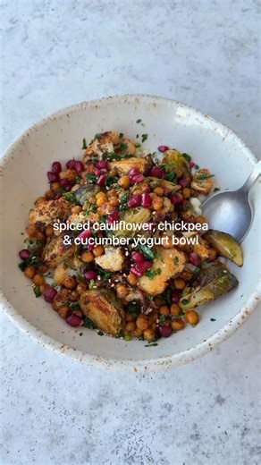 One pan nourish bowl👇🏼 Roasted spiced chickpeas, cauliflower & brussels sprouts over creamy cucumber yogurt sauce. So simple and delicious! Follow @tessbegg for more recipes 🌱 Serves 2 Cucumber yogurt: 1 cup plain coconut or soy yogurt 1 small cucumber, finely diced Pinch of salt Juice from 1/2 lemon 1/2 tsp garlic powder Roast veg and chickpeas: 1 small head of cauliflower, cut into florets 10 brussels sprouts, halved/quartered 420g can of chickpeas, drained, rinsed and pat dry to remove any