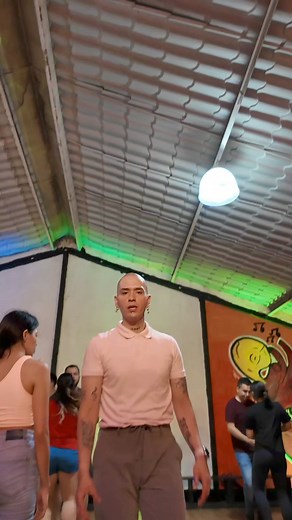 5.5K views · 104 reactions | Figura de bachata nivel intermedio #thelatinhouse_dance_studio!  #baile #ritmo #pasión #bachata #bachatasensual #bachatadancing #bachatadance #bachatalovers #bachatafusión #bachataclass #couples #couplegoals #baile #dance | The LATIN HOUSE dance estudio | Facebook