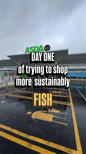 Cod is the UK’s default. It’s the backbone of the chippy and the mid-week traybake, but it’s under immense pressure. The reality? We’re catching cod faster than they can reproduce. In fact, the average cod is now half the size of what it was in the 1990s because of these pressures. The Simple Swap: Hake If you want to take the pressure off the ocean without changing your routine, swap Cod for Hake. 👉 The Texture: It has a very similar texture to cod—meaty and flaky. 👉 The Cooking: You can swap