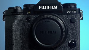 A Review of the Fujifilm X-T5 Mirrorless Camera