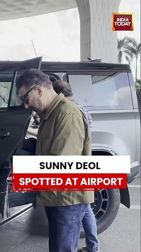 Sunny Deol Spotted at Airport | Actor Caught in Mumbai Departure Visuals Go Viral #sunnydeoldailog