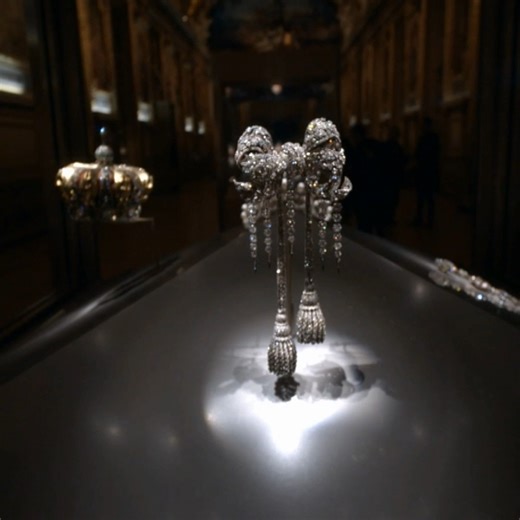 62K views · 397 reactions | Is the use of disc cutters the clue that this was an inside job? See all the details on #LouvreHeistMinutebyMinute, Wednesday at 10P on Discovery. | Discovery | Facebook