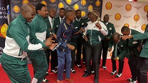Akuyona inkiyankiya ukuthinta ifoni ka dali inkinga nguye!!! SATMA Awards King Zoso_sa #SATMA18 | Royal Messengers