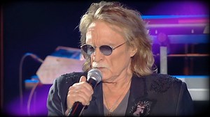 19K views · 543 reactions | Il allait fêter ses 75 ans et préparait son prochain concert. Le monde de la chanson française est aujourd'hui en deuil, Christophe nous a quitté. | La Fête de la Chanson Française | Facebook