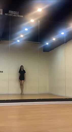 just solo #foryoupage #fyp #07 #catwalk