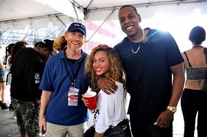Jay-Z & Pearl Jam Perform ’99 Problems’ At Day 2 Of Made In America Festival