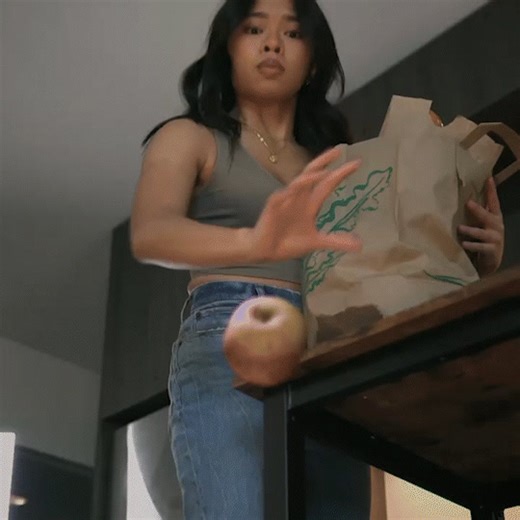 Daphne teaches how to defy gravity in #AfterEffects. https://bit.ly/3D5BhER | Adobe Video