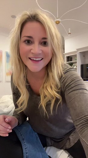 The Best Denim: Mother Jeans Looker Ankle Fray Review