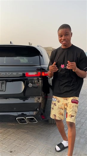 Calm down before you att@ck me 😭 This 2020 Range Rover Velar Sv Autobiography at @hcnautos is selling for 100M. This is the only V8 Velar all over lagos and may be the whole nation 👌 The car is available for sale at @hcnautos 📞: 08105000080 📍: Hcn Autos , 3 Mercedez Benz way, ikate,lekki,lagos • • • @hcnautos | Ola of lagos