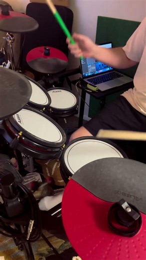 What’s better, single pedal or double pedals? #dwdrums #alesis