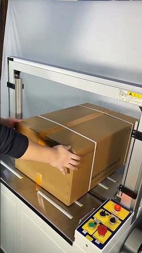 Immersive packing boxes, placed on the automatic strapping system, one strap per second, faster..