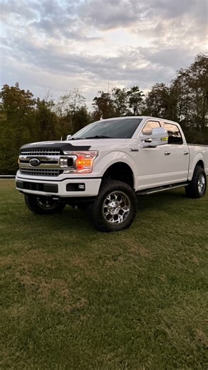 2018 Ford F-150 with 6in lift 🔥🔥🔥