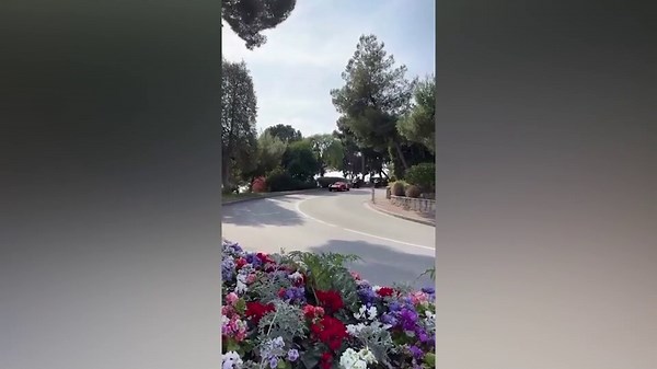 Charles Leclerc se casó con la influencer Alexandra Saint Mleux y lo celebraron arriba de una Ferrari que vale 30 millones de euros