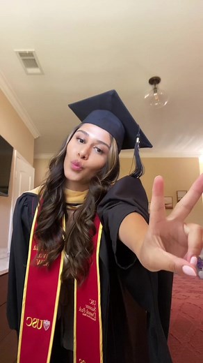 IT’S GRADUATION DAYYY🎉MSW here I come 🥹❤️ #fighton✌️ #usc #uscgraduate #msw #socialworker @uscedu