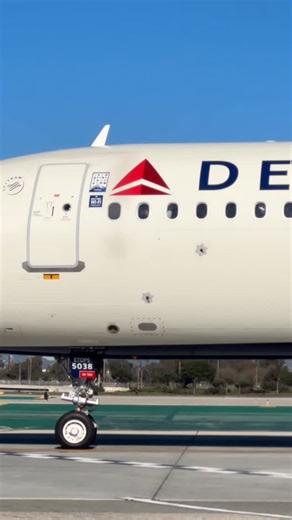 Bayron Lenin Madrid melgar | Delta Air A321neo #Laxairplanes #aviation #airplanes #travel #airport | Instagram