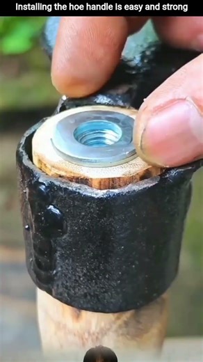 Installing the hoe handle is easy and strong