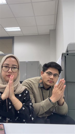 Sign Language Communication in Office Settings