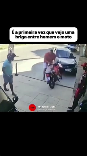 A moto surtou e quis ATROPELAR o cara! 😂