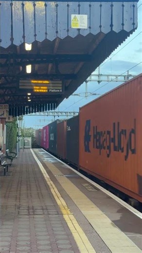 Freighliner Class 70 at full throttle hauling containers #trains #trainspotting #freightliner