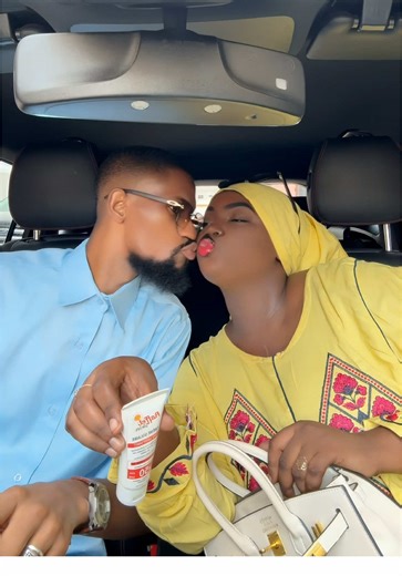 @Raffet skin 🫧👩‍🔬 meilleur crème solaire ♥️ tekssi yomb 🙈🥰 #jiin #couple #coupletiktok #amour #cremesolaire