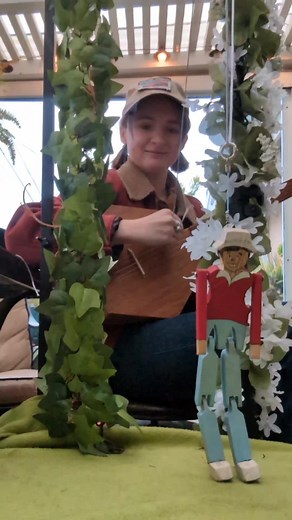 Tiny Gilligan Dances to Cripple Creek on Fretless Banjo
