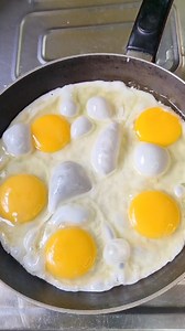 403K views · 1.8K reactions | Try this perfect Sunnyside egg.... #cookinghacks #foodoftheday #trendingrecipes #kitchenhack #northindianfood #bollywoodmusic #viralpost2024 #postoftheday #foodreview #homestyling #recipeoftheday #kitchentips #breakfastideas #breakfastrecipes #eggs #brunch #positivethoughts | Khushi Dey | Facebook