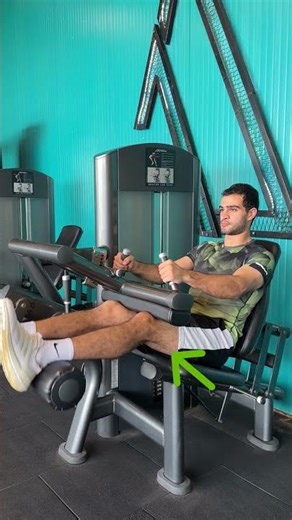 How to do Hamstrings machine curls Double leg exercise 🦾