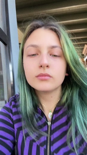 urbaddiehotinternetgf (@urgreenhairedgirlfriend)’s videos with original sound - Special Audios.