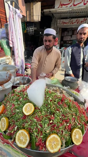 Adam Khan Famous Kachalo Pera Bank Road Mardan #FOODSTREET #STREETFOOD #500kviews #VIRLVIDEOFOODS