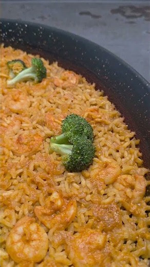 Shrimp & Broccoli Paella 🥘🦐 | Easy, Colorful & Delicious #ShrimpPaella #Paella #SeafoodPaella