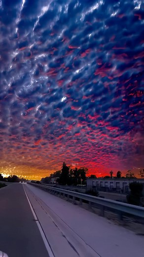 Aesthetic | Sunset | Moonset | Don't worry, happiness will come to you soon. 🫠😍✨ Are you ready to explore paradise? 👉🏻 @lofipassion #sun #lifeisbeautiful #sunset... | Instagram