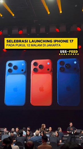 USS Feed on Instagram: "Sleep could wait, when Digimap turned Jakarta Theater into a midnight celebration (and one hell of a queue) for the iPhone 17 launch on October 10 (last night), completed with Adrian Khalif’s performance, good food, pamper booths, and that first moment of unboxing THE brand-new phone. Here’s the glimpse of it! - #USSFeed"
