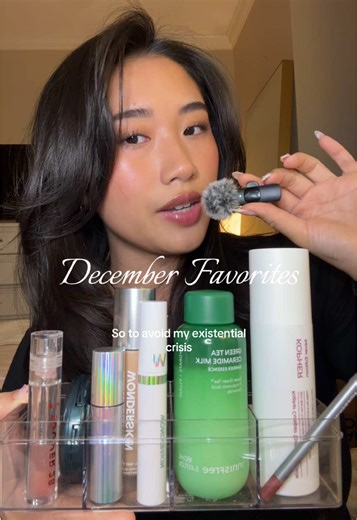 december beauty favorites popped off kinda PRODUCTS MENTIONED: @Wonderskin Beauty Wonder Blading All-Day Lip Stain in Lovely, 360 Contour Lip Liner in Mauve, Lip Relapse Plumping Gloss in Clear, and Hyper-Bond Serum Foundation @Tower 28 Beauty Lip Jelly in Cranberry Frost @SOSHE Beauty Blurring Pillow Blush in Rosy Rest @KOPHER US Curepair Derma Ampoule @Innisfree US Green Tea Ceramide Milk #monthlyfavorites #beautyfavorites #productrecommendations #lipstain #koreanskincare