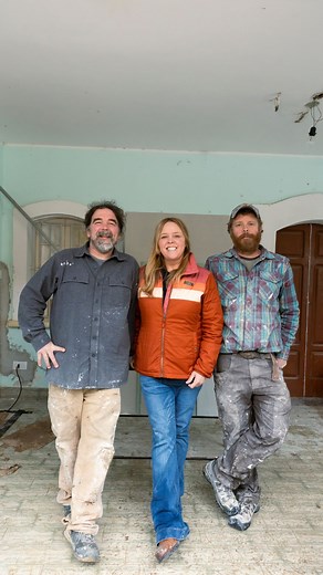 Maine ➡️ Italy The #MaineCabinMasters put their skills to the ultimate test: abroad in Italy! The crew has set out house hunting in the remote Italian countryside. Will they find their dream home to renovate? Watch the season premiere of #MaineCabinMasters: Building Italy Monday, June 17 on TV at 9p/8c on #MagnoliaNetwork. | Magnolia Network